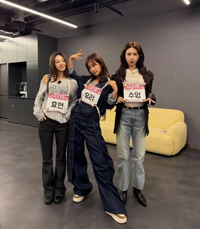 tang__kira's tweet photo. Hyoyeon, Yuri, dan Sooyoung (Hyorisu) akan menjadi guest di  Yoo Quiz on the Block

rekaman dilakukan hari ini

https://t.co/OTLxmXJUS7 https://t.co/IaaECUASnK
