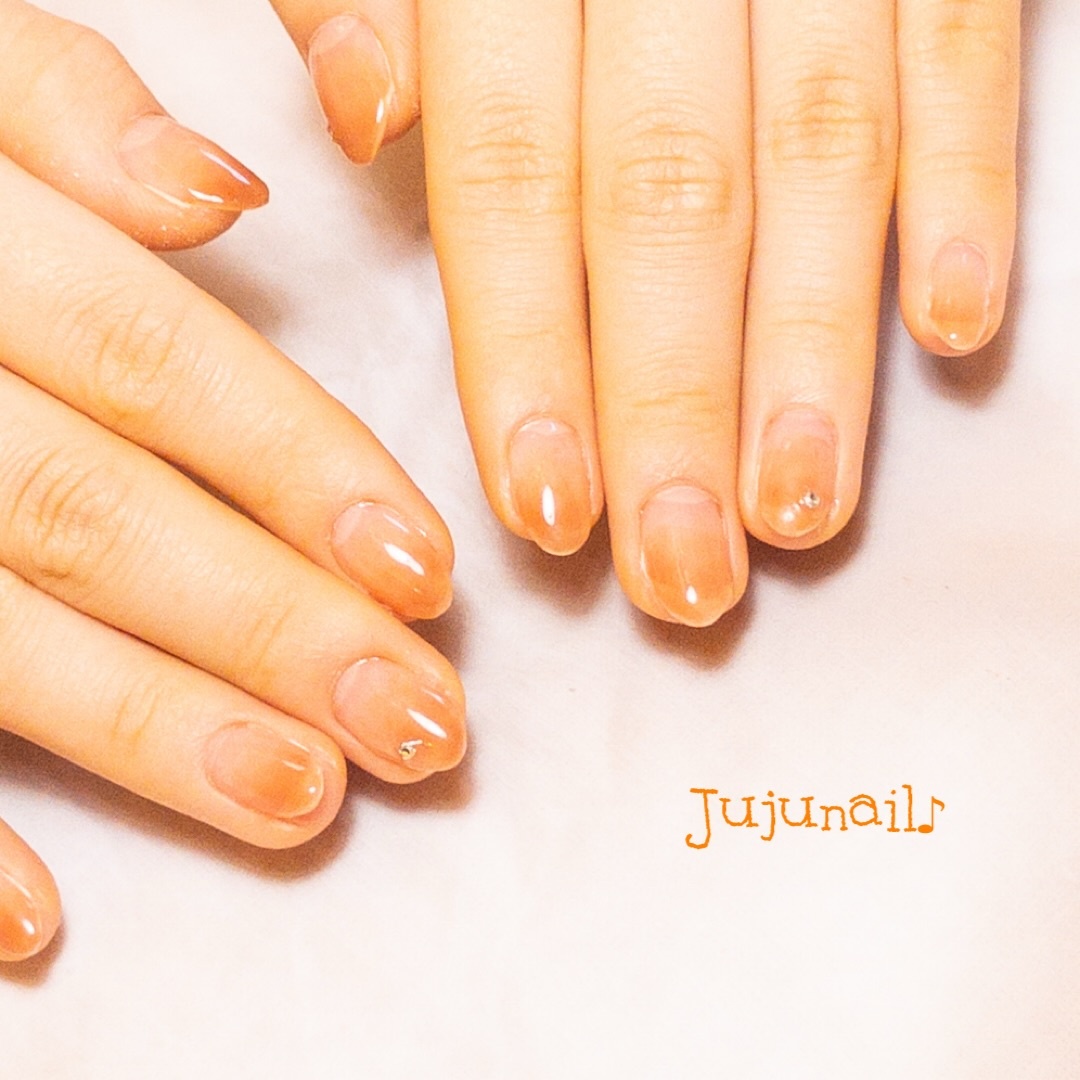 jujunail2020's tweet photo. こちらのリピーター様は、
シンプルなくすみオレンジの
グラデーションネイルです💅

シンプルでかわいいですね💕
いつもありがとうございます🥰

=====================⁣
美意識の高い大...

詳細はこちら↓（ネイルブック）
https://t.co/95CGtiNDBo https://t.co/tcI6mh05bb