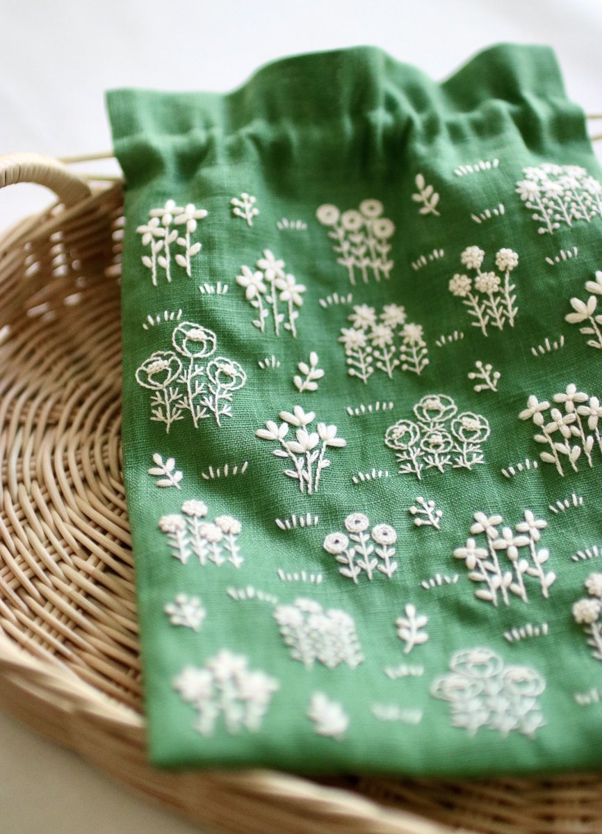 💚

『yulaのカラーブック 暮らしを彩る14色の刺繍物語』より
amazon.co.jp/dp/4048976877