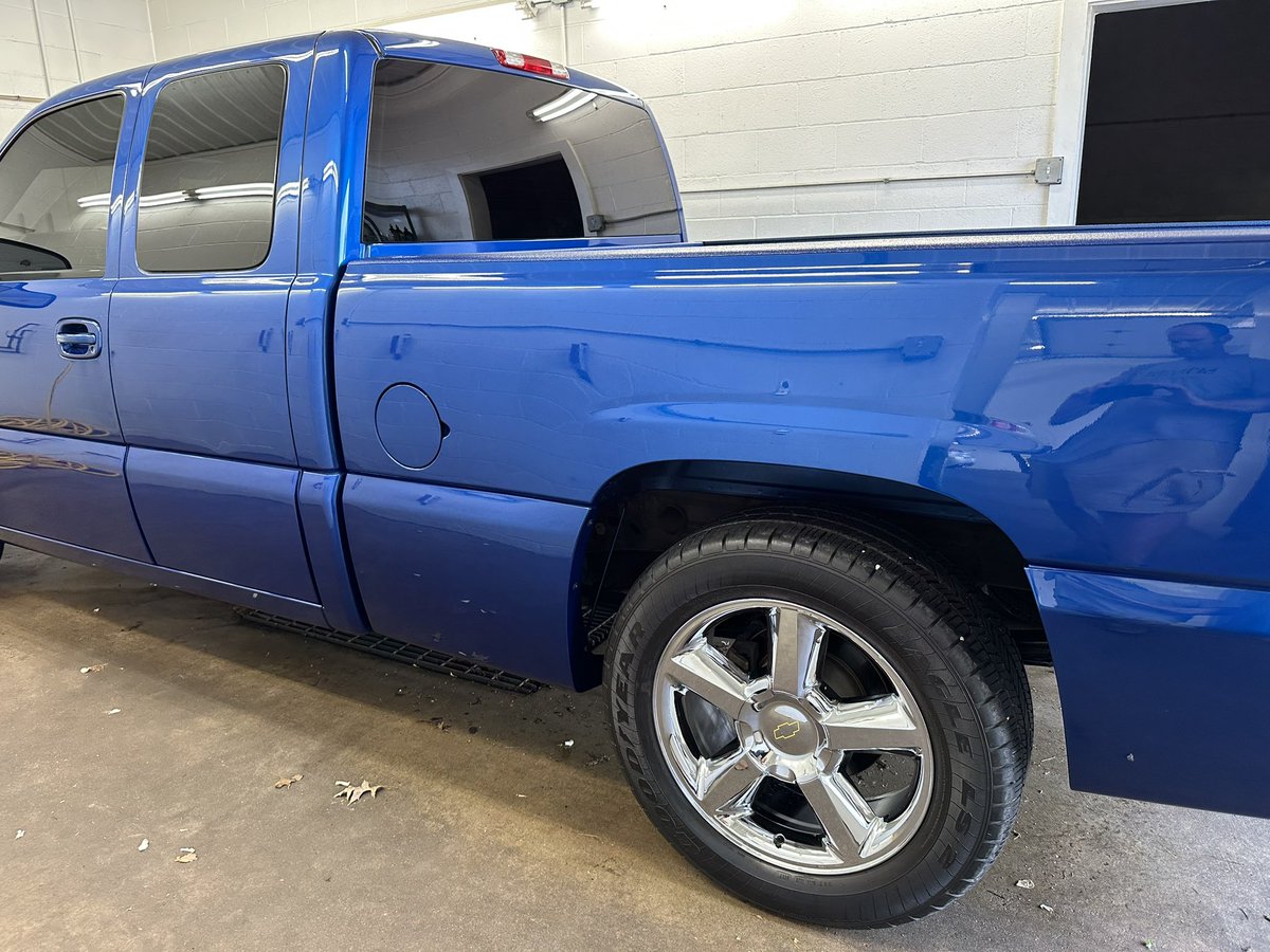 SpdDetailCenter's tweet photo. This Chevy just received our full 5-Year Black Pearl Ceramic SiO2 Protection Package for some awesome returning customers—and we went all in! https://t.co/k7o3P4jXQr
