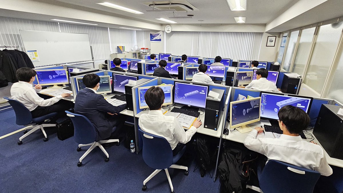 cre_since1991's tweet image. おはようございます✈️

#イマソラ ⛅️

今朝は肌寒くてびっくり💦

新入社員教育も残り少なくなってきました💻✒️
#CATIA  教育では同期で教え合う姿もあり
グループワークにも取り組んだりしています✨

週の折り返し💨
今日も元気にがんばりましょうね💪
#企業公式が毎朝地元の天気を言い合う