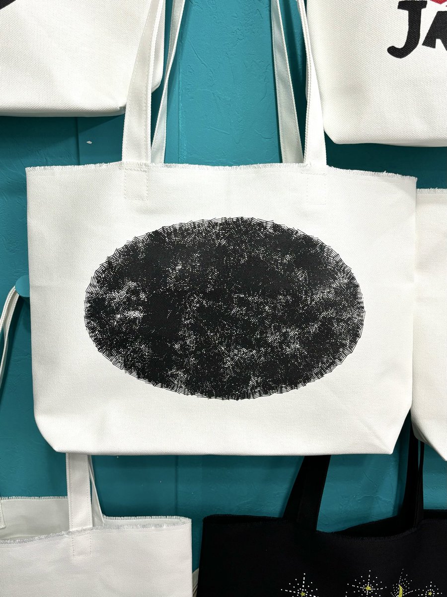 YANAKA_TOTE's tweet image. 2026.4.22 &amp;gt;&amp;gt; OPEN 
We're being warned about yellow dust again today, but I don't really understand it. Is the sky hazy?
Our hazy graphics are not based on yellow dust.

We will be closed tomorrow.
We apologize to anyone planning to visit our store.

#yanesen #totetoart #totebag