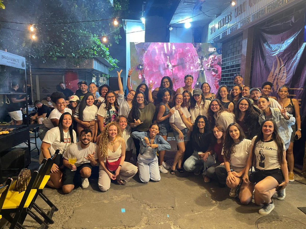 centralreality's tweet photo. Fãs de Ana Paula Renault se encontram no Rio de Janeiro para acompanhar juntos a final do #BBB26. https://t.co/lq51sIeJUy