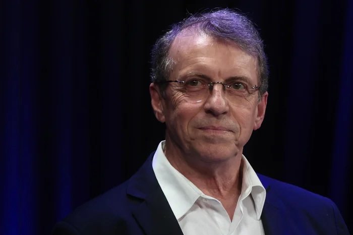 Não tem papo <a href="/icoroman/">Odorico Roman</a> da teus pulos e mantenha o Amuzu na Arena, paguei o que ele quer, e bora cuidar mais deste gramado.