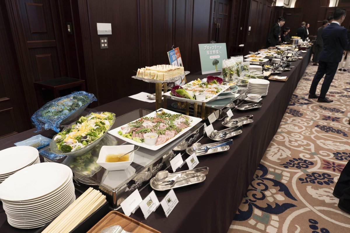 TOKITA_SEED's tweet photo. 先日、初めてサラダクラブ様の会合に参加させていただきました。

原料の「#国産化」にとても共感しました！
トキタ種苗では、#ラディッキオ(トレビス)の品種もいろいろ揃えているので、少しでもお役に立てるよう頑張っていきたいと思います🔥

#サラダクラブ #国産野菜　#イタリア野菜 　#トキタ種苗 https://t.co/RQS2Igp6Ai