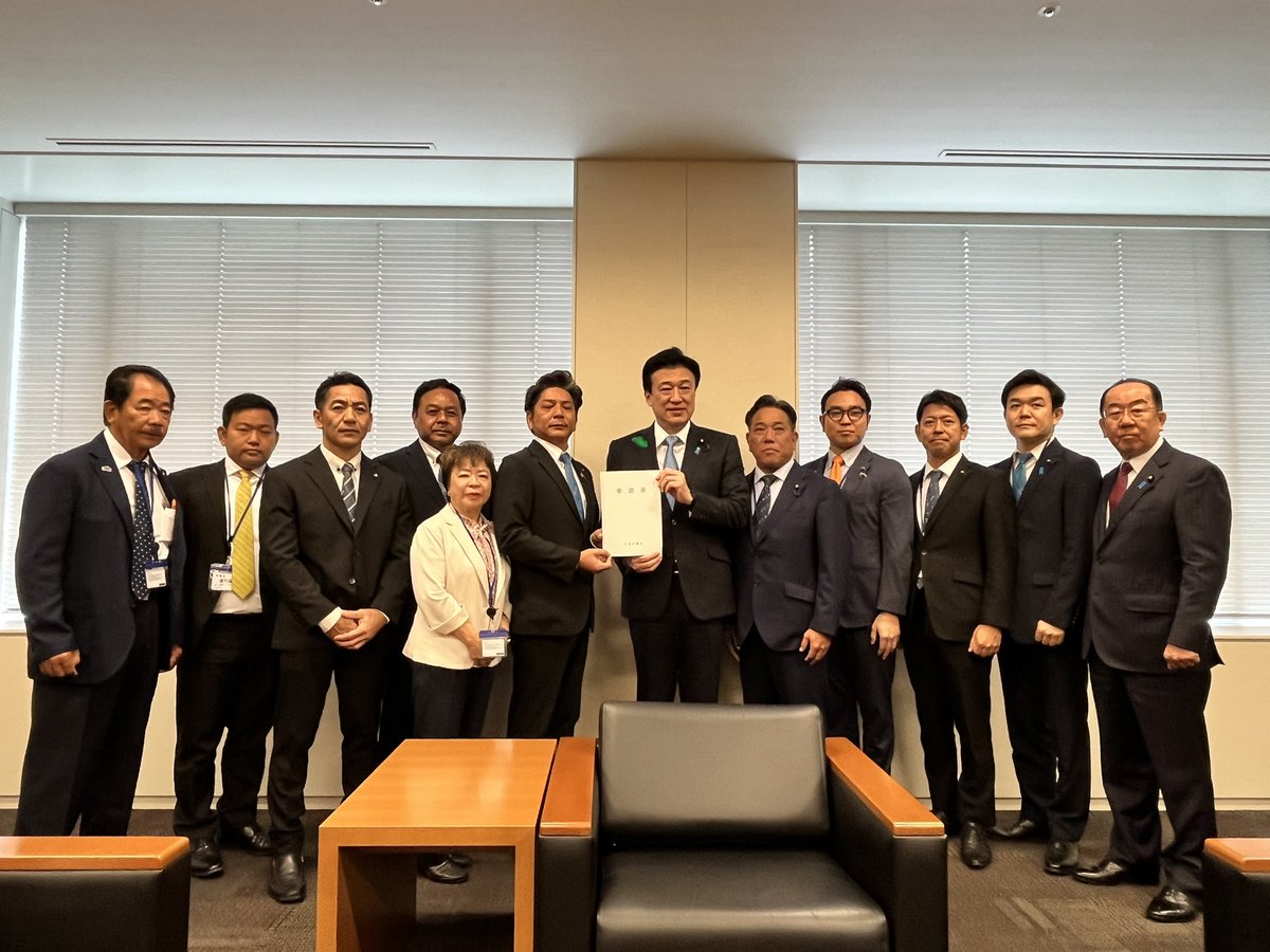 【政府へ要請】
昨日、官房長官、国土交通大臣をはじめ政府関係者へ、辺野古沖転覆事故に関する意見書等を要請いたしました。

二度とこのような痛ましい事故が起きることのないよう、強く求めてまいります。

<a href="/NishimeKosaburo/">西銘恒三郎 Kosaburo NISHIME</a>