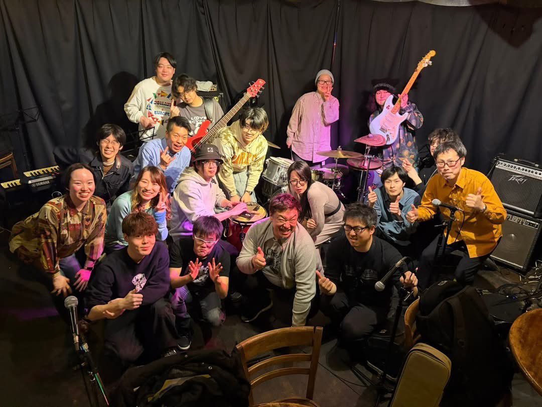 Bird_Session's tweet photo. 次回開催情報

新年度！新たに幕を開ける青春の1ページ⭐︎そしていよいよセッション20周年！ジャズストも間も無くですよ！それでは今月も行ってみよう！

【26/4/27月 開催】

コロナ、インフルエンザも予防徹底よろしくお願いします

場所　BIRD 2F
時間　19:00頃から
料金　1500円
見学　チップ制 https://t.co/JJ8BT4VapP