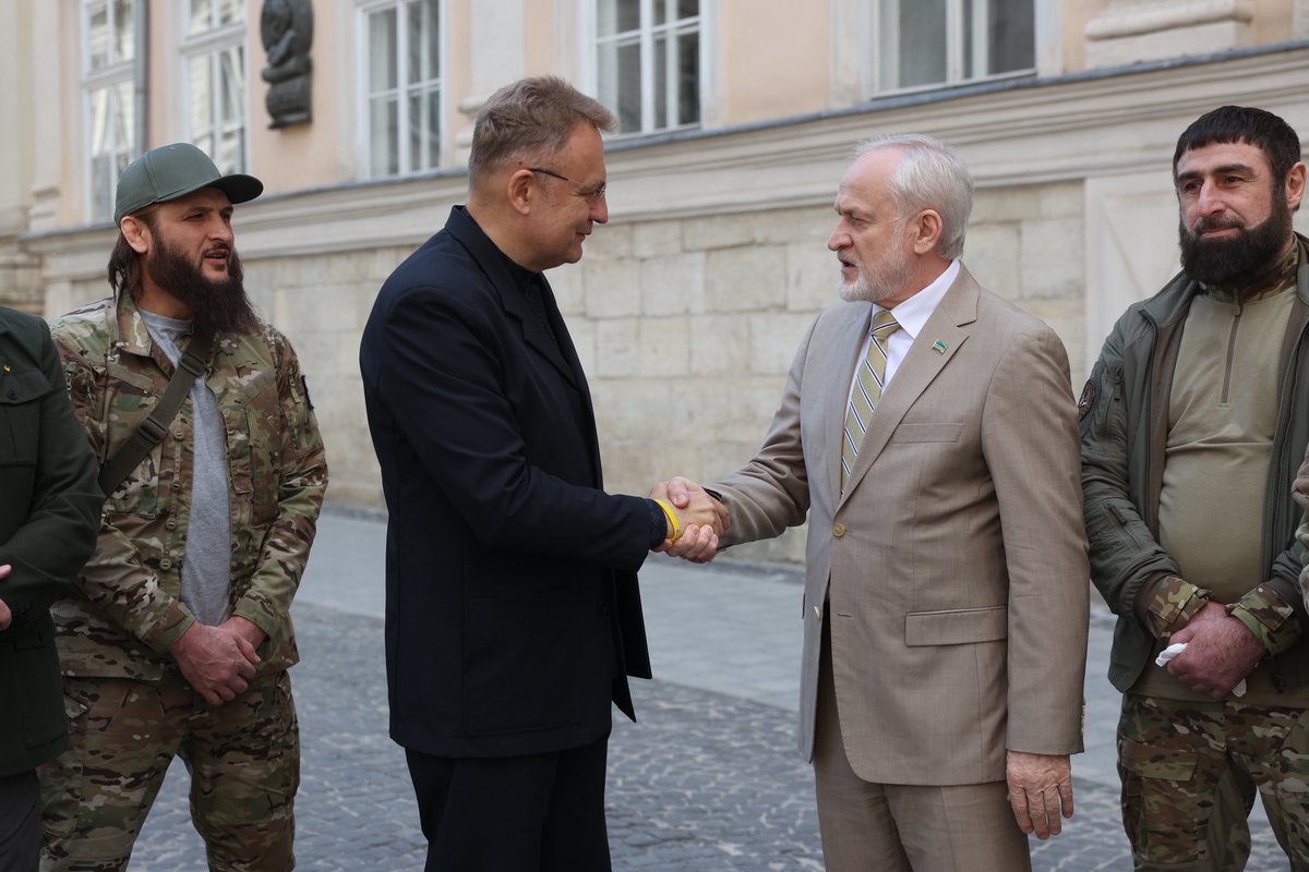 AsetSabb's tweet photo. Today, April 21, #Chechens worldwide gather in spirit to honor the memory of the first President of the #Chechen Republic of Ichkeria (ChRI), Dzhokhar #Dudaev. It has been exactly thirty years since that day in 1996 when the leader of independent #Chechnya was assassinated by a Russian missile strike. He was killed in a targeted attack while on the phone, engaged in negotiations to end the war and secure a peaceful resolution.

His name lives on as a symbol of dignity, the fight for freedom, and loyalty to his people.

In a powerful act of solidarity, a memorial plaque dedicated to Dudaev was unveiled today in #Lviv. The ceremony was attended by the city’s Mayor, @AndriySadovyi. Among the guests of honor was the Prime Minister of the ChRI, @AkhmedZakayev who presented Mayor Sadovyi with the "Order of Friendship" state award as a gesture of respect and gratitude.
Members of the ChRI Armed Forces were also in attendance, including Commander-in-Chief Abdulhakim Azhiev.

We extend our deepest gratitude to #Ukraine for the unwavering support and for honoring the memory of our first President. In turn, we stand firmly with Ukraine in their own fight for sovereignty. Our shared history of resistance binds us together, and we remain committed to supporting the Ukrainian people in their quest for a just and lasting peace.

 @AndriySadovyi, thank you! 

Glory to Ukraine! 🇺🇦 

#dudaev30 #ichkeria #memory #chrigov