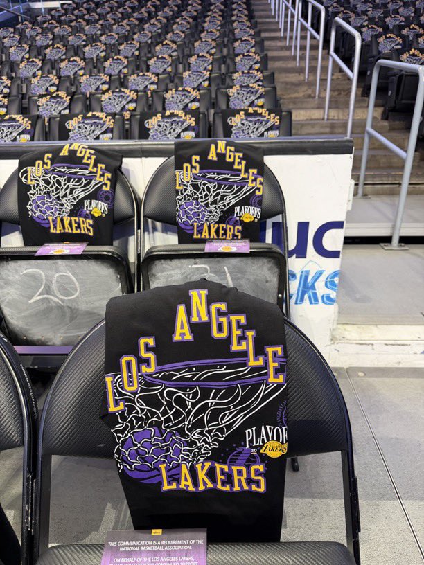 LakeShowYo tweet media