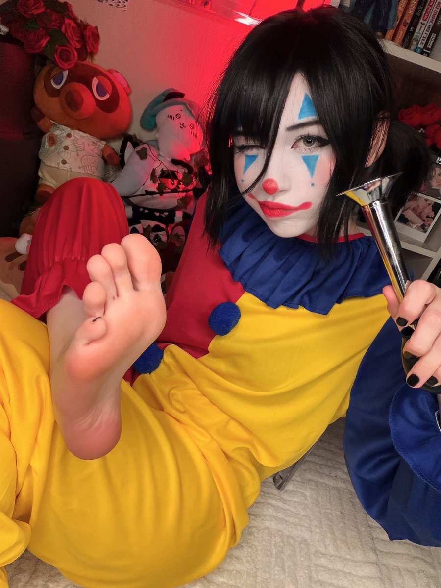 Loopziepup's tweet photo. toe tuesday https://t.co/xEQ8f3UJmw