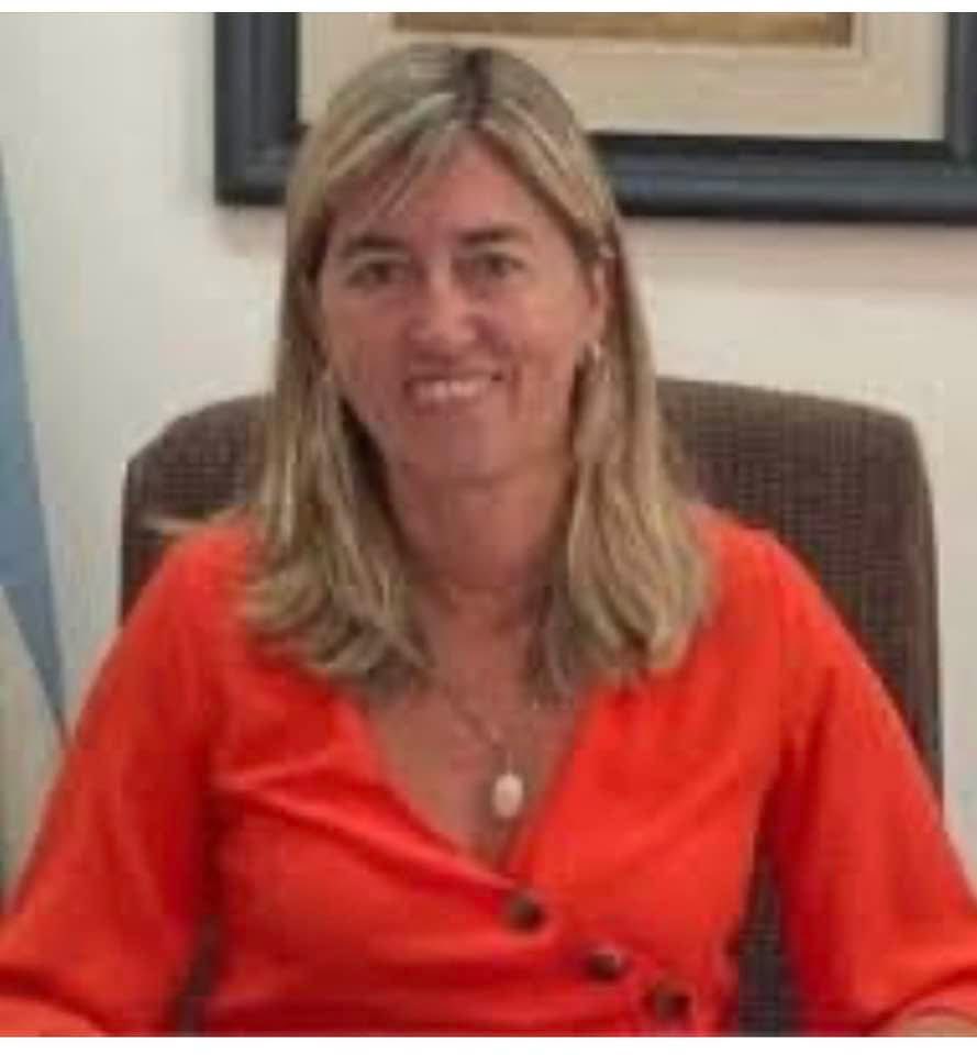 ESTA JUEZA ENVIO A LA ESCUELA AL ASESINO DE KIM ,  LA NENA QUE FUE ARRASTRADA POR LOS DELINCUENTES CON EL AUTO DE SU MADRE….         Aberrante en La Plata - La Jueza María José Lescano mandó a uno de los adolescentes involucrados en el crimen de Kim Gómez a una escuela común.