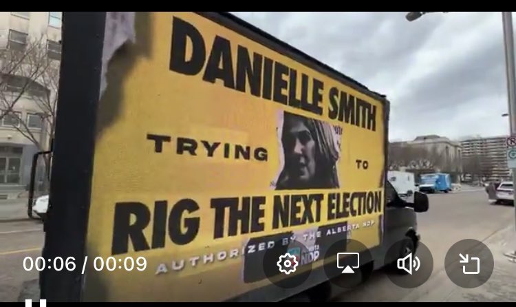 🪶 🇨🇦 🩸Jennifer vaxxed, masking (luvhkng cal) tweet media