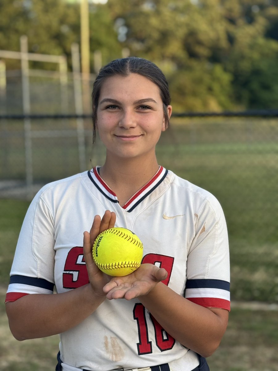 SBASoftball1's tweet photo. @VerdugoPrivette with a long ball tonight in our 11-10 win vs Houston. @athleticsSBA @wendellsjr_ @memphissports @johnvarlas https://t.co/ZIQLFNzZfh
