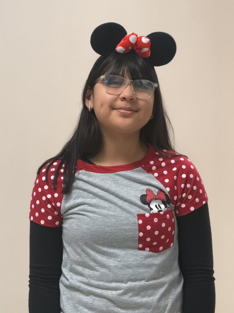 HillHawksES's tweet image. Happy Library Week!! 📚 Here’s a few scholars who are bringing the magic of Disney to Hill Elementary!! 🪄  @aldinelibraries @JeanaMAdams #HawkNationPride #WeAreHawks #LibraryWeek