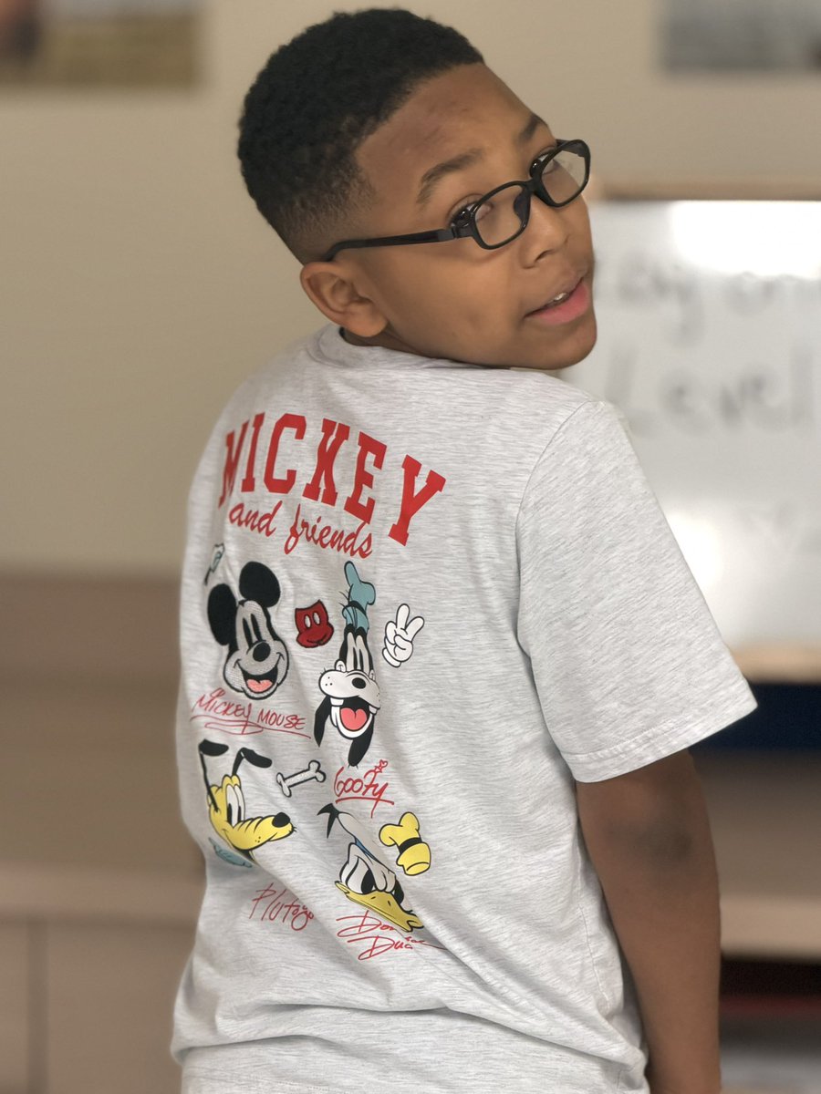 HillHawksES's tweet image. Happy Library Week!! 📚 Here’s a few scholars who are bringing the magic of Disney to Hill Elementary!! 🪄  @aldinelibraries @JeanaMAdams #HawkNationPride #WeAreHawks #LibraryWeek