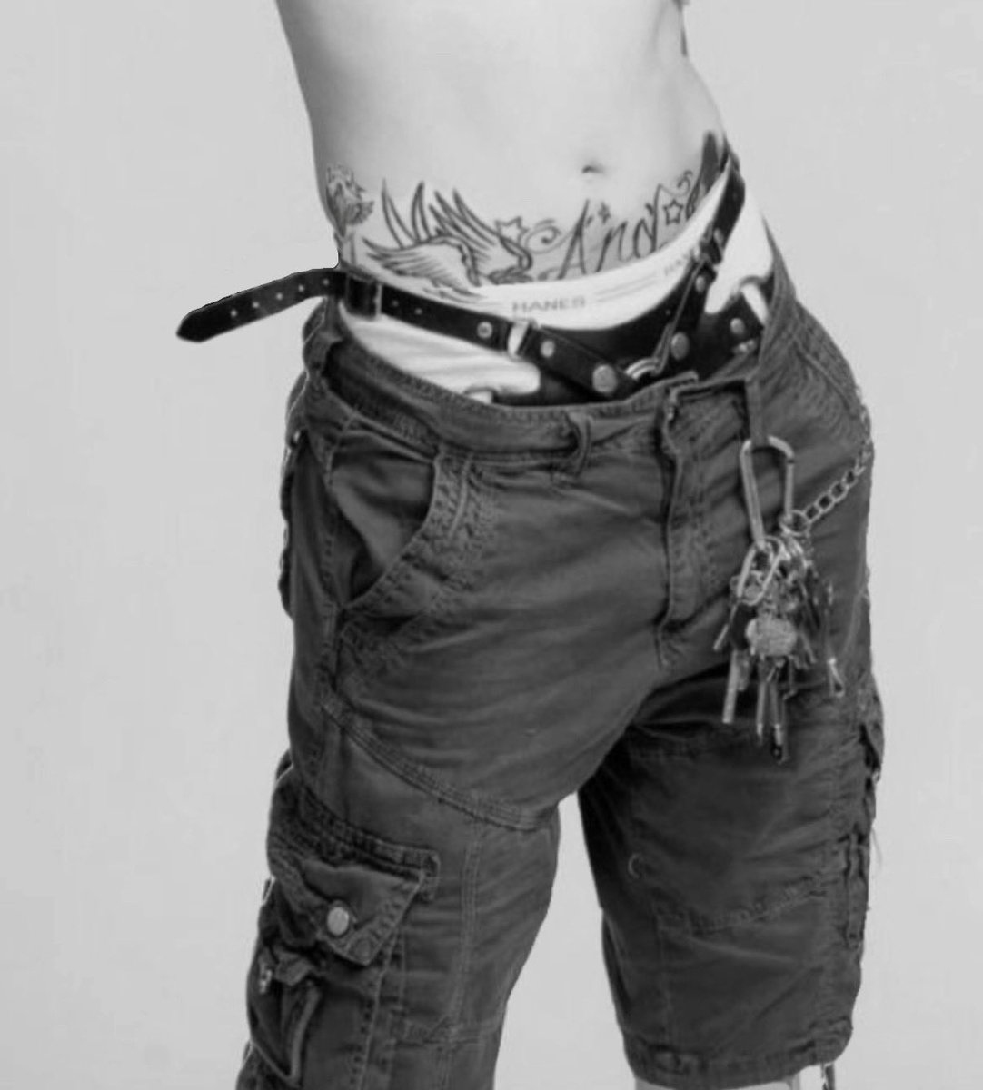 BEAUTIFUL THINGS HAPPEN WHEN YOU LOCK TF IN

FRANKIE WITH A STRAP YALL