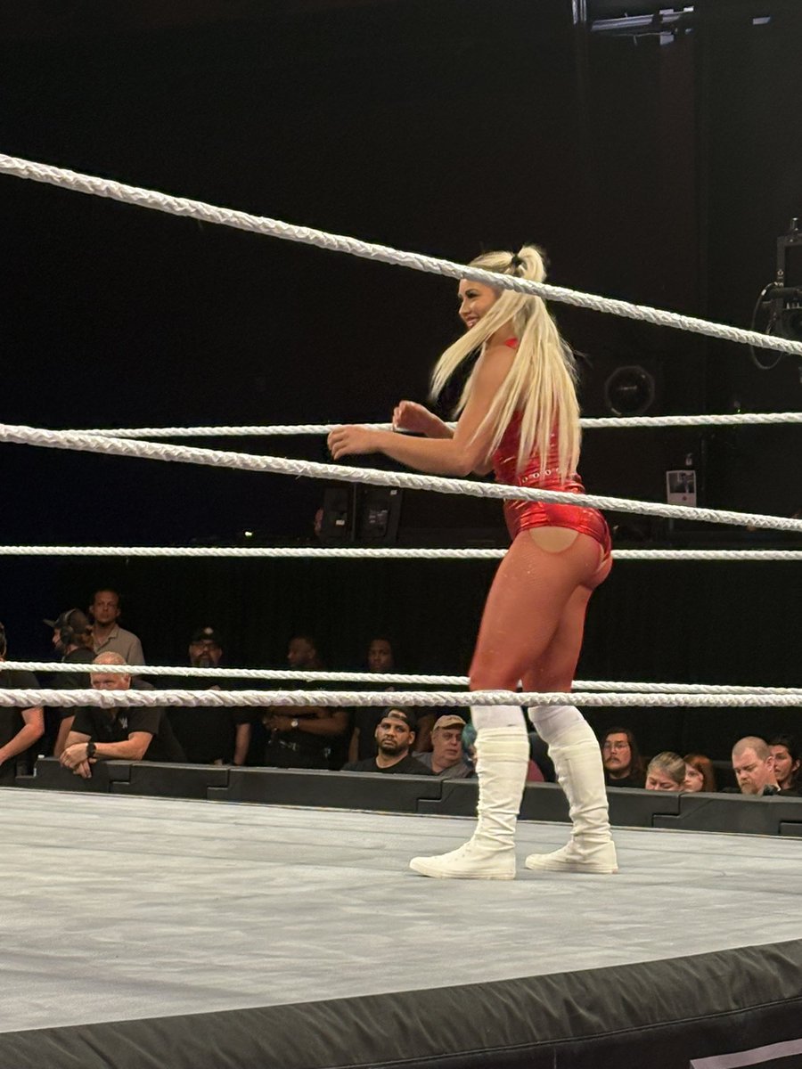 Cory_Hays407's tweet image. Meghan Walker made her debut before #NXTRevenge tonight #WWENXT