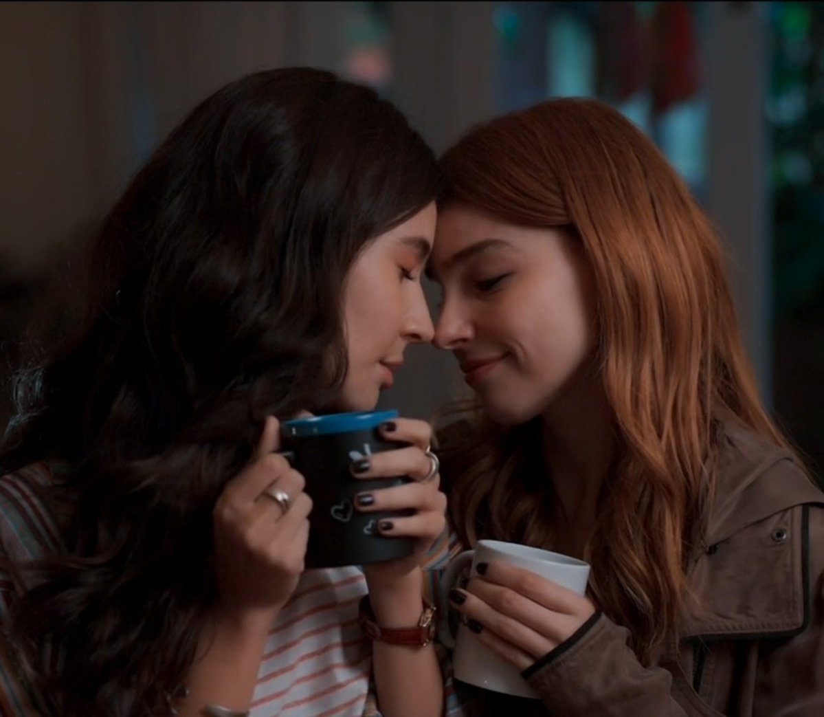 o cap 15 de loquinha sendo o que a juquinha bebe na caneca da lorena pq ela foi pra galeria e hoje elas bebendo em canecas trocadas e felizes EU ENTENDI 😭