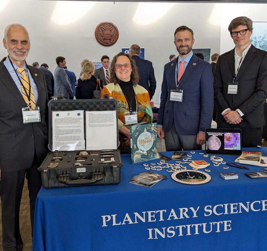 planetarysci's tweet photo. PSI joined other universities &amp; non-profits to present NASA Science Mission Directorate-funded work at the "Igniting Discovery" showcase in DC. Shown here L->R: Eddie Baron, Deborah Domingue, Kirby Runyon, &amp; Gareth Morgan. 

Learn more in AGU's The Bridge https://t.co/YcRdEv23Fo https://t.co/FfThuZDsxJ