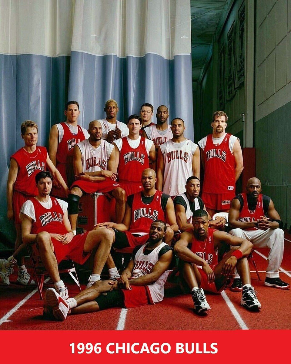 30 years ago today, the greatest team to ever do it in NBA History, the Chicago Bulls, finished a historic 72–10 record breaking season with a 103–93 win over Washington.

#ChicagoHistory 🏀