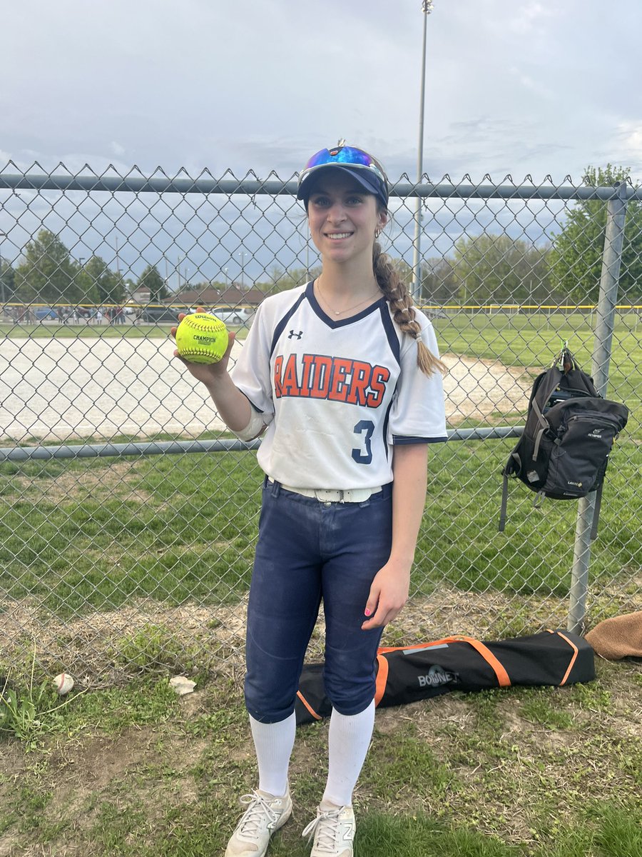 PaytonS2029's tweet photo. 💣 1st home run of the season and good win!! Good job Raiders 🧡💙

@shockwavesamt @HHSRaidersSB @RaiderUpdates @AlabamaSB @PurdueSoftball @IndianaSB @SMWCsb @IndStSoftball @cowgirlsb @BallStateSB @OhioStateSB @OregonSB @Vol_Softball @UGASoftball @GaTechSoftball @FSU_Softball @VUSoftball @RUSoftball @NUSBcats @DartmouthSball @Franciscan_SB @FCGrizSoftball @AggieSoftball @TexasSoftball