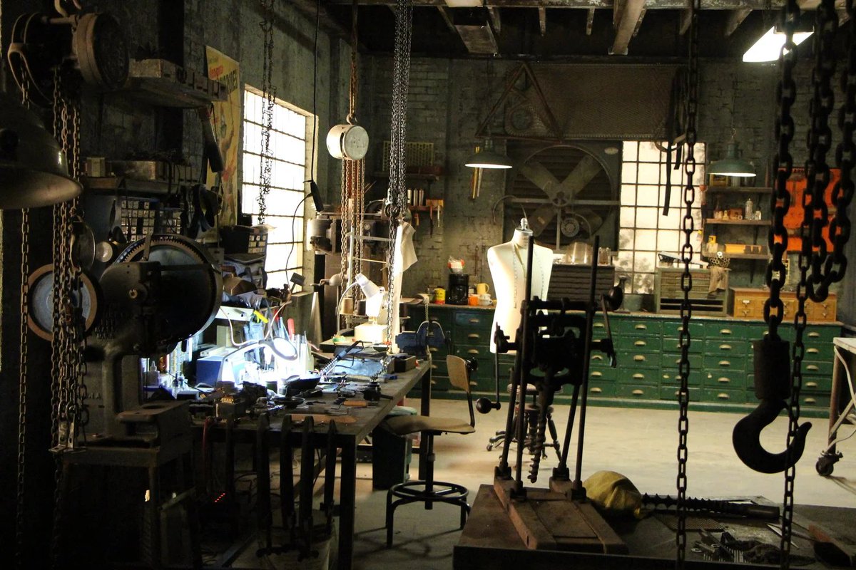 tvsetarchive's tweet photo. more pictures of Melvin Potter's Workshop from Netflix's Daredevil

via: Loren Weeks https://t.co/648AQUVhK9