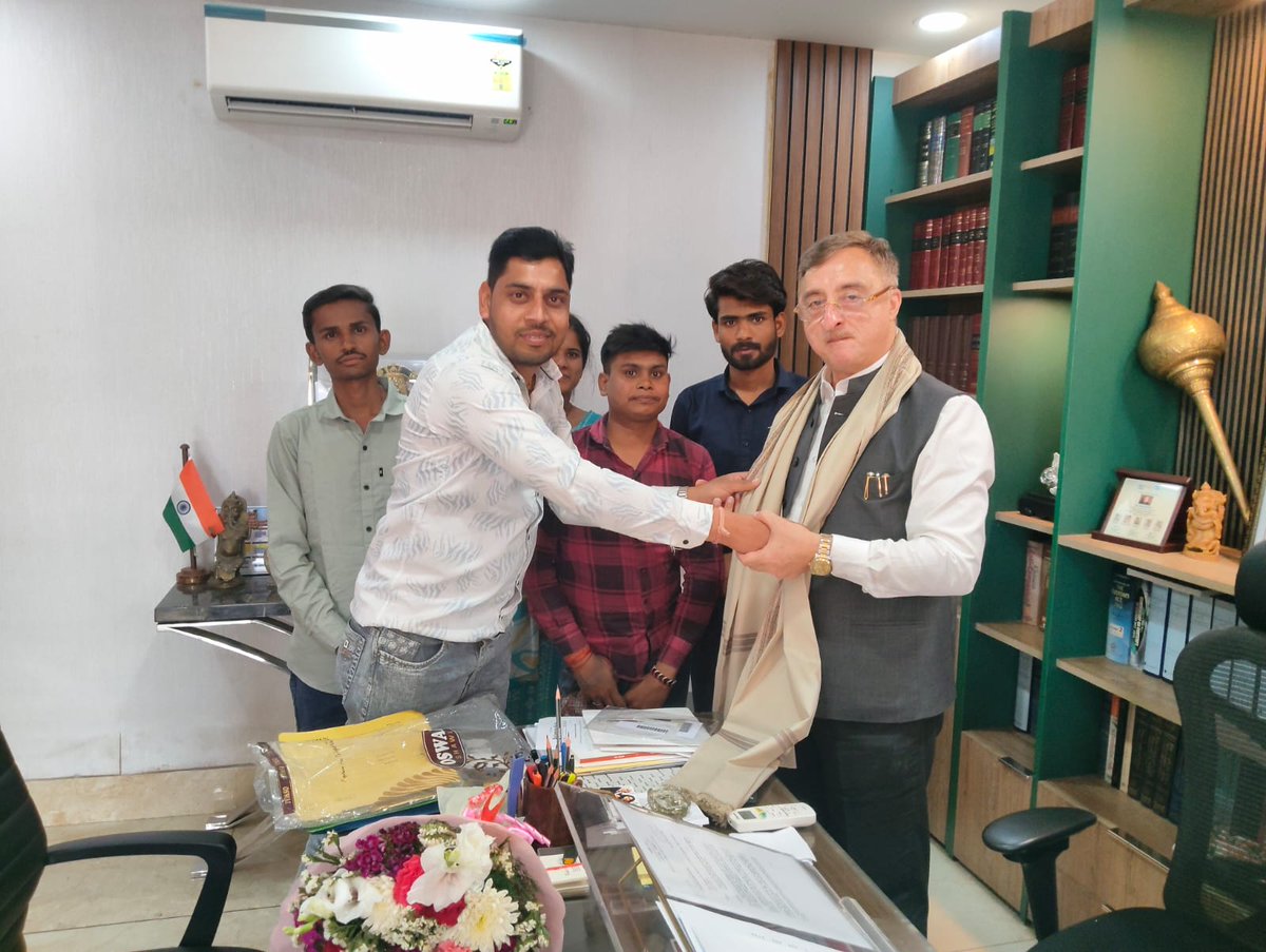 <a href="/MUKESHV86432299/">_शिवराज_के_बेरोजगार_जन_सेवा_मित्र_</a> <a href="/OOmnarayanp/">Om Narayan Pandey</a> <a href="/ChouhanShivraj/">Shivraj Singh Chouhan</a> <a href="/VTankha/">Vivek Tankha</a> वाकई में सरकार नहीं, सर्कस चल रहा है…!!
जहाँ फैसले नहीं, सिर्फ दिखावा होता है…
जहाँ वादे नहीं, सिर्फ जुमले उछाले जाते हैं…
जहाँ जनता की समस्याओं पर काम नहीं, बस भाषणों का खेल चलता है…
#जनसेवा_मित्रों_को_बहाल_करो 
#वदानिभाओ 
#वादाखिलाफ़ी_बंद_करो