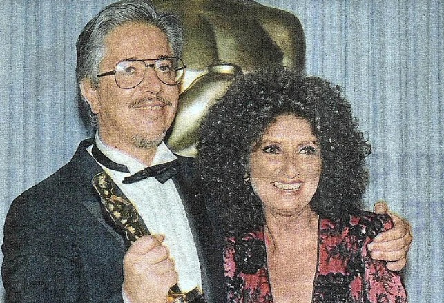 comechile's tweet image. En 1985 vi "La Historia Oficial" en función privada en Buenos Aires. Le dije a una conmovida Norma Aleandro: "Esta joya se ganará el Oscar". Un año después, la vi en TV recibiendo la estatuilla. "Te lo dije, Norma", le susurré con cariño desde Palo Negro.
#Cine #Oscar