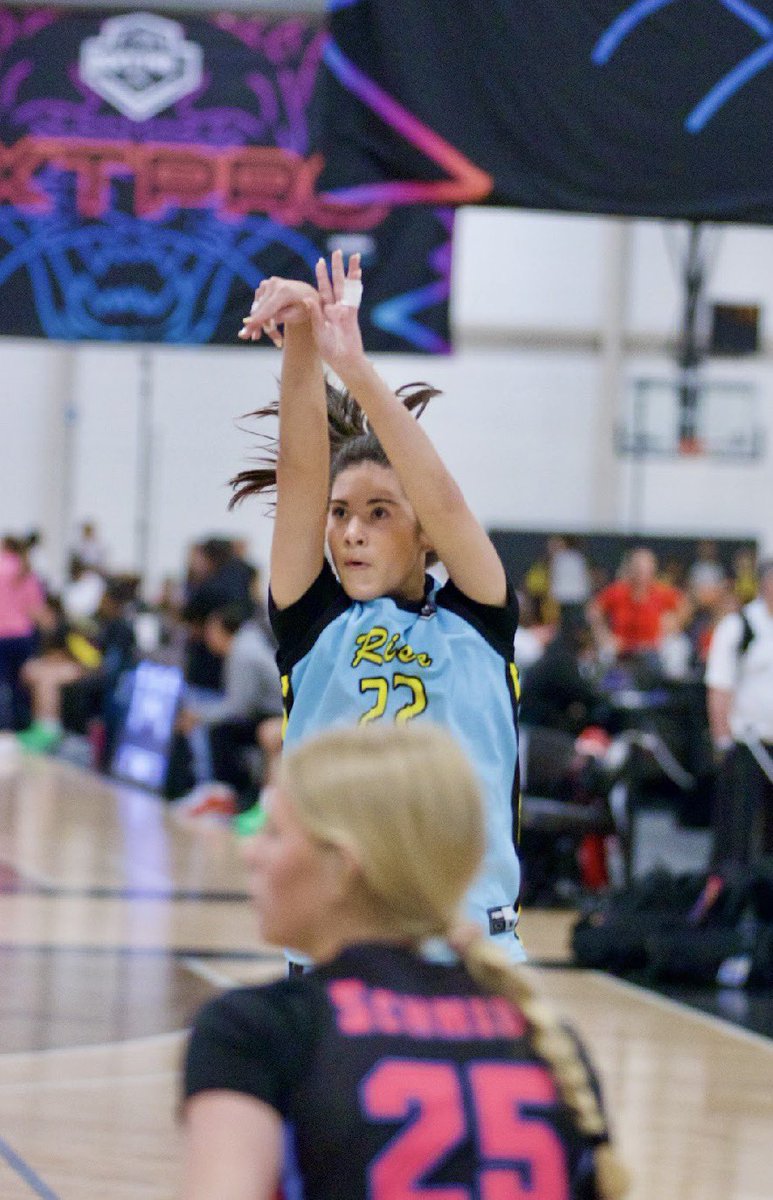 brileyesnard's tweet photo. 📸 Pics from last weekend at Puma Pro16 Live! Love this team and these coaches!! 
📍Norman, Oklahoma
@itscoachv_ 
@teamrisebball 
Pic creds- @markjjensen https://t.co/D4LGO7CHlY