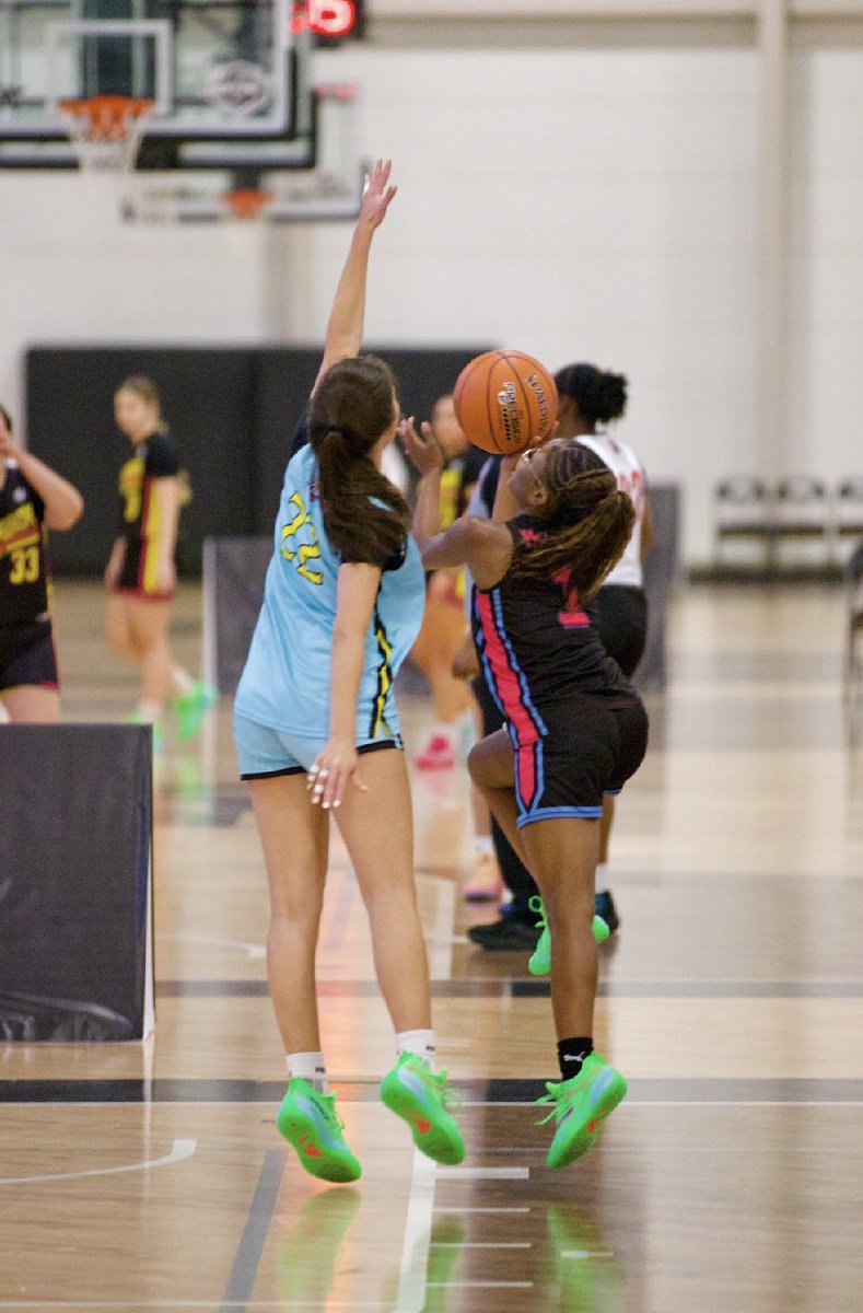 brileyesnard's tweet photo. 📸 Pics from last weekend at Puma Pro16 Live! Love this team and these coaches!! 
📍Norman, Oklahoma
@itscoachv_ 
@teamrisebball 
Pic creds- @markjjensen https://t.co/D4LGO7CHlY