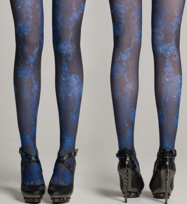 hnaoto_official's tweet image. 🟦青い薔薇人気です！少量再入荷🟦

✨【商品追加情報】✨

【静寂に咲く青い血の薔薇。ゴシックファンに人気のあるブルーローズ🥀】

”血のように流れ落ちる青い薔薇。
ゴシックコーディネートにぴったりのタイツです。 
shop.hnaoto.com/collections/%E…

#GOTHIC #ゴシック #gothicfashion