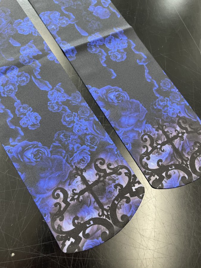 hnaoto_official's tweet image. 🟦青い薔薇人気です！少量再入荷🟦

✨【商品追加情報】✨

【静寂に咲く青い血の薔薇。ゴシックファンに人気のあるブルーローズ🥀】

”血のように流れ落ちる青い薔薇。
ゴシックコーディネートにぴったりのタイツです。 
shop.hnaoto.com/collections/%E…

#GOTHIC #ゴシック #gothicfashion