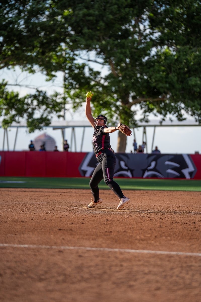 NMStateSoftball's tweet photo. A little mid‑game check‑in from the field 😌✨

#AggieUp https://t.co/JWIfitU6dW