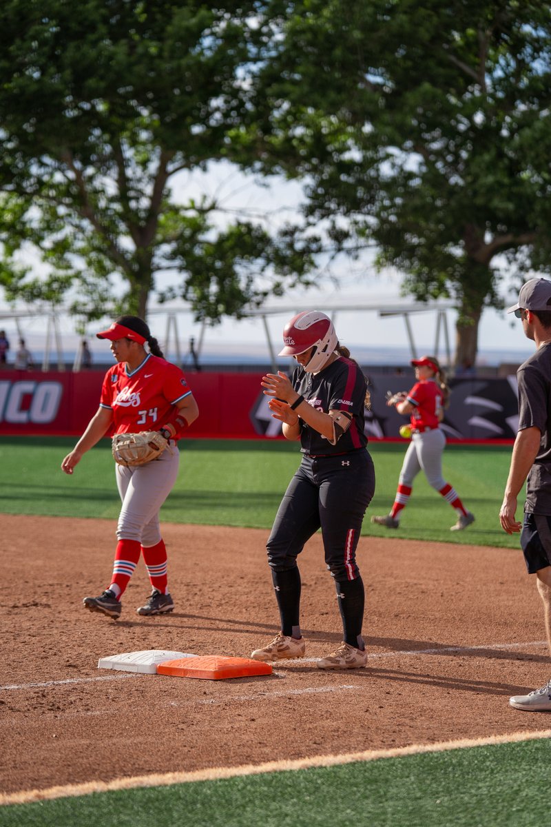 NMStateSoftball's tweet photo. A little mid‑game check‑in from the field 😌✨

#AggieUp https://t.co/JWIfitU6dW