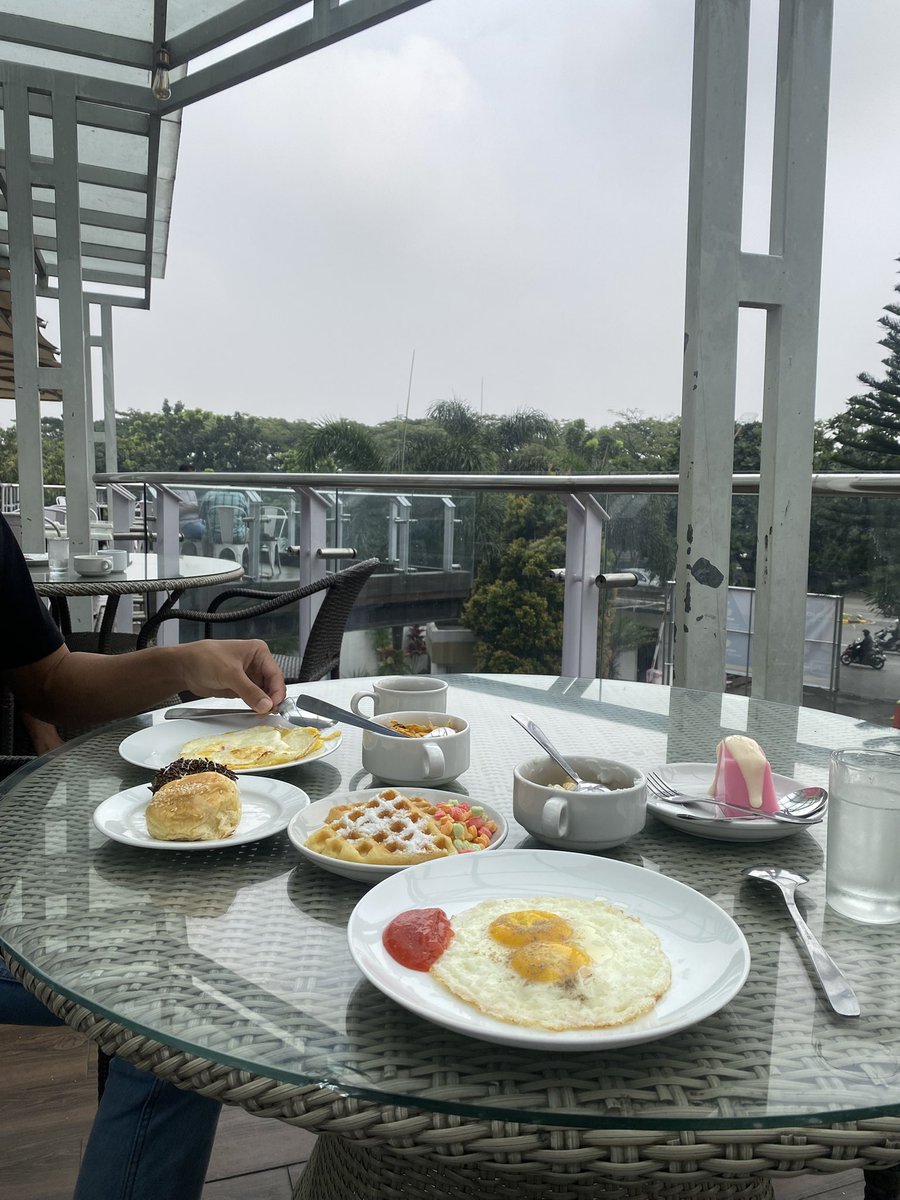 moonjeyde's tweet photo. merayakan husband day☀️ https://t.co/pNla3tsELi