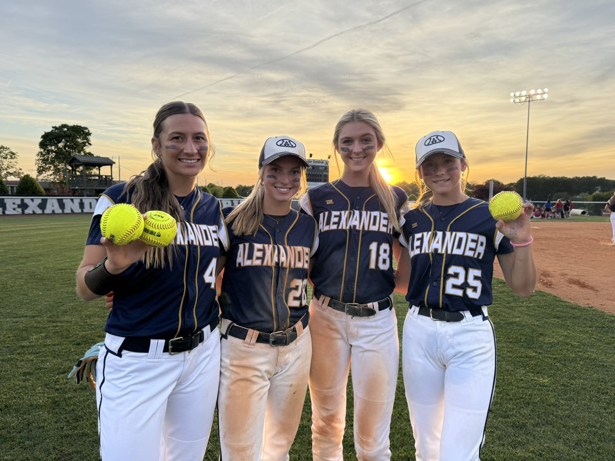 ACHS_Fastpitch's tweet photo. Ac cougs picked up another win tonight vs Freedom. Final score after five innings was 12-1. 

Top hitters include: 
Kensley Davis - 2 homers 
Ava Hamby - 1 homer 
Laney Mayberry 
Kyla Hamby 

The team will face Lake Norman on senior night. https://t.co/gxlZ4nMtoF