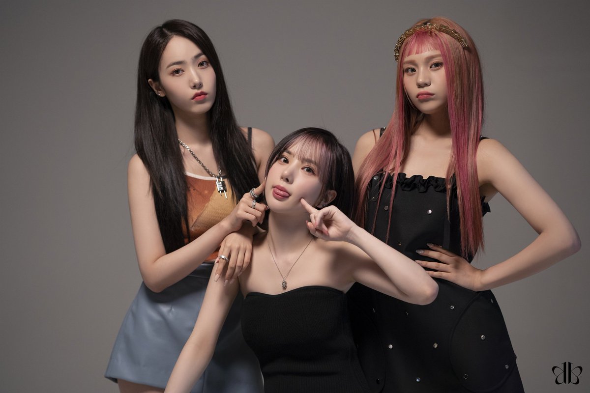 ฅ^•ﻌ•^ฅ | 𝕷𝖆 𝕷𝖆 𝕷𝖔𝖛𝖊 𝕸𝖊 | tweet media