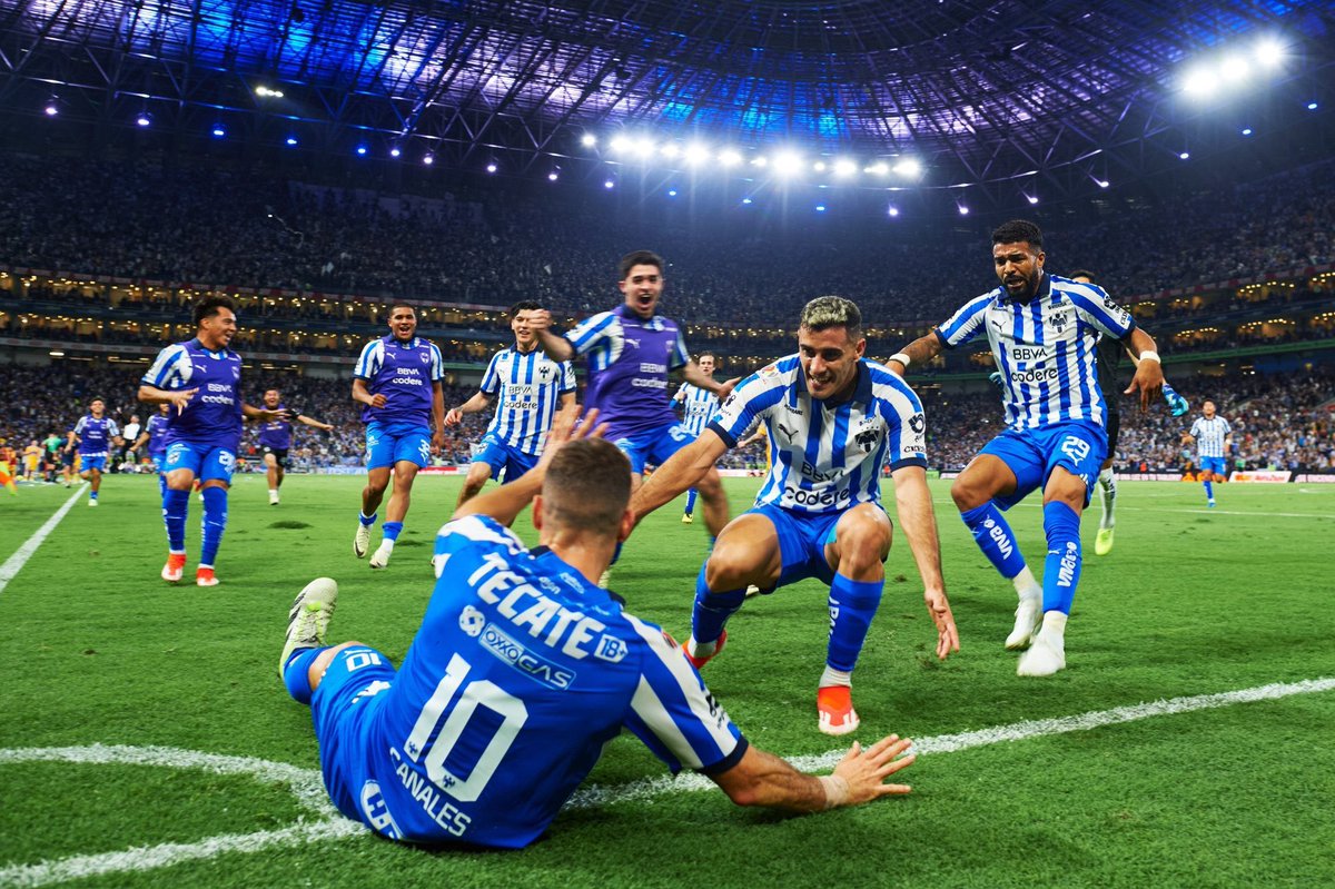 Calidad, dedicación , compromiso y ganas de trascender son las palabras con las que describiré a Sergio.

Tal vez no dejaste escrito tu nombre con letras de oro, pero si lo dejaste en miles de aficionados que disfrutaron de ti.

Gracias eternas, nunca te olvidaré, Mi diez.