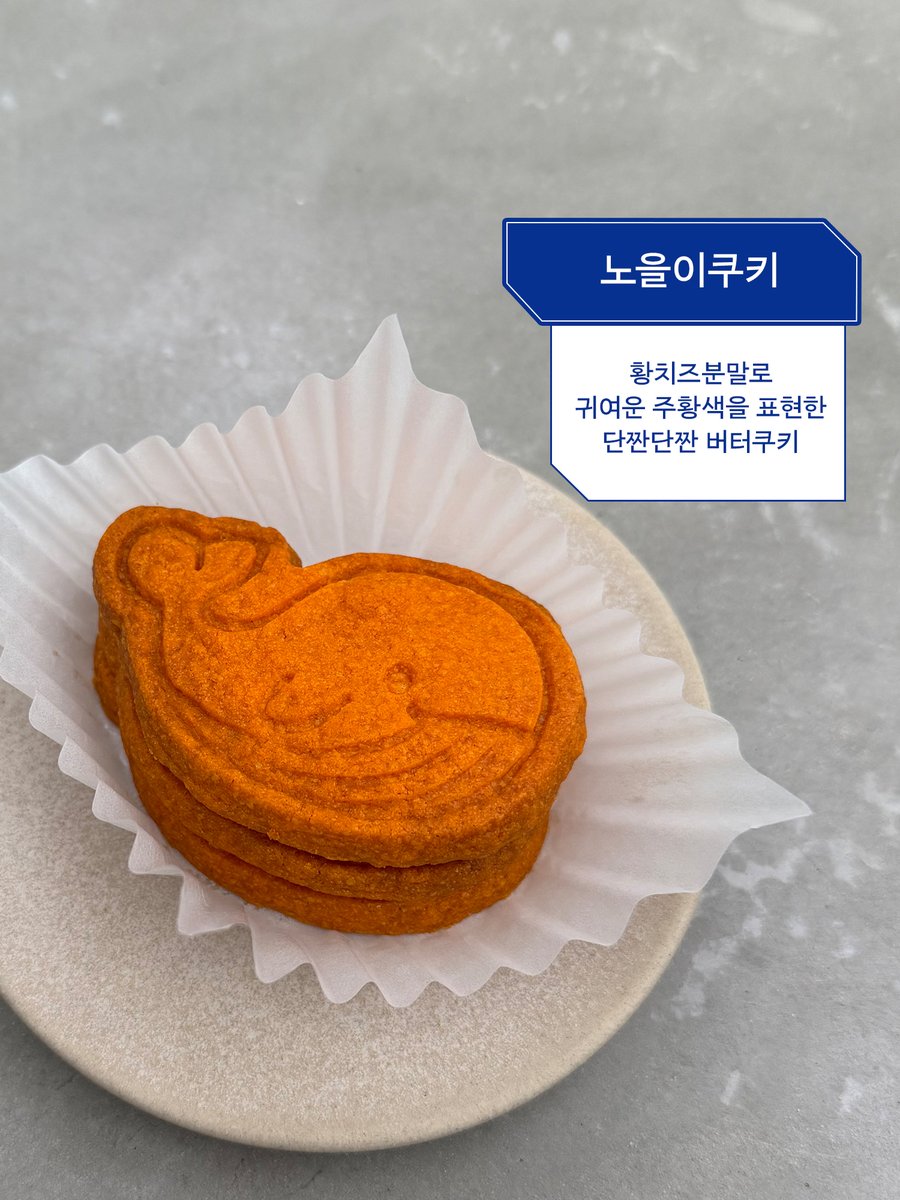 [🕯️《어두운 바다의 등불이 되어》 박무현 생일 카페 안내 ]
박무현 선생님의 생일을 위해 비채가 준비한 이벤트!
방문을 원하시는 분들은 아래 내용을 확인해주세요.

𝟐𝟎𝟐𝟔 𝐏𝐚𝐫𝐤 𝐌𝐮𝐡𝐲𝐮𝐧 𝐁𝐢𝐫𝐭𝐡𝐝𝐚𝐲 𝐂𝐚𝐟𝐞
♡ 장소 : 모르겐글루트(서울 광진구 동일로 56 상가동 1층 706호)
♡