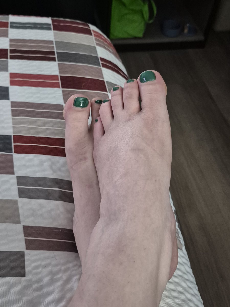 TheMusings420's tweet photo. A Muse’s quiet moment. Freshly painted and perfectly poised for worship. 🏛️ Green, for a new beginning. Who wants to be the one to admire them up close?
#TheMuse #Goddess #Worship #CurvyStyle #FreshPedi https://t.co/5nypon6XB4