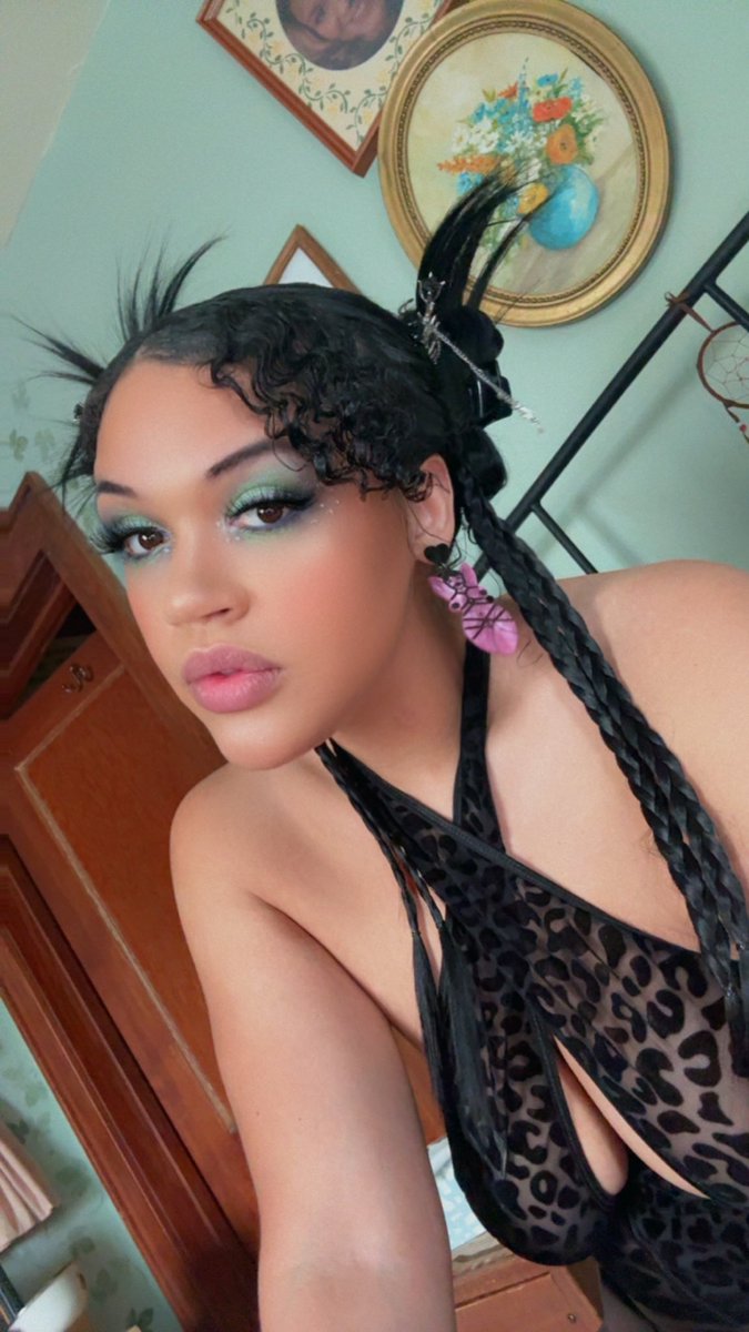 yassbeech's tweet photo. you made it this far… don’t stop now 😏
27 | curves you’ll keep coming back for
I’ll tease you here, but I don’t give everything away 💦
link in bio 💋 https://t.co/npbbxbUKiB
