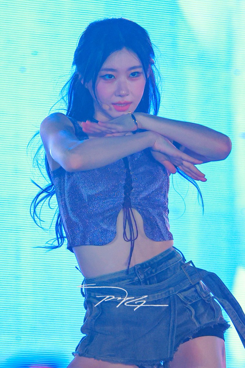 250706 The Next Wave
#ITZY #있지 #CHAERYEONG #채령 <a href="/ITZYofficial/">ITZY</a>