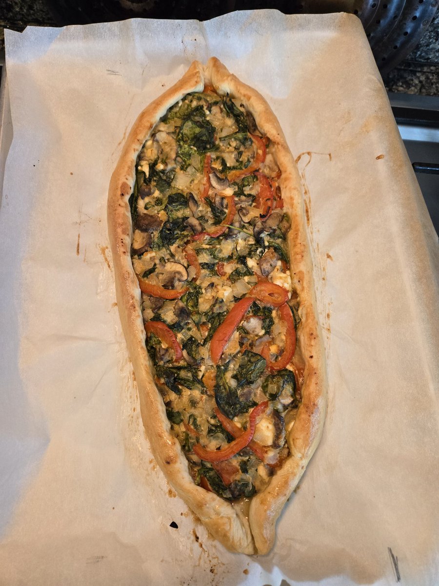 i_stephie's tweet image. Before and after bake of tonight's dinner of Turkish Pide! #homemade
