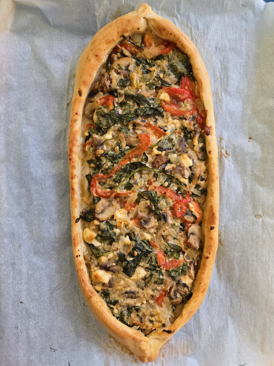 i_stephie's tweet image. Before and after bake of tonight's dinner of Turkish Pide! #homemade