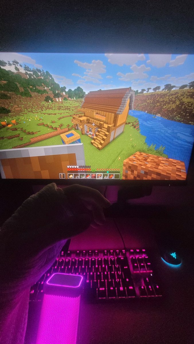 Yakisuke_'s tweet photo. a nossa casa que meu amor fez enquanto eu tava com o braço quebrado (ela ainda é iniciante no mine mas fez questão de se esforçar pra fazer uma surpresa)

ficou lindo ❤️ https://t.co/Y4WtqxkCch