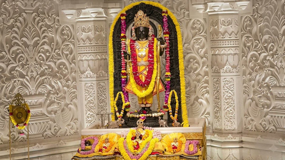 ShriAyodhya_'s tweet photo. रामलला की आभा को शब्द नहीं, केवल भक्ति ही व्यक्त कर सकती है। https://t.co/ENbFRYvRO5