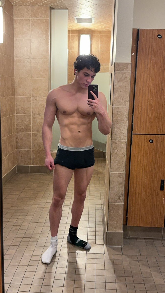 alphamaleseb's tweet photo. doing customs, selling dropbox, boxers, and socks all well. 

DM me !! https://t.co/3UIqiuE6D0