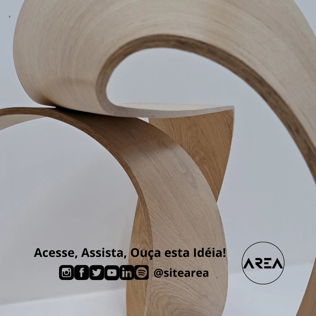 Série: Olhar Para O Novo/ Looking at the New.
Ep. 02: Pierre Renart e a Madeira que Flui
O designer francês desafia a rigidez da madeira com curvas que parecem fitas em movimento. Uma união perfeita entre o artesanato clássico e a inovação tecnológica.