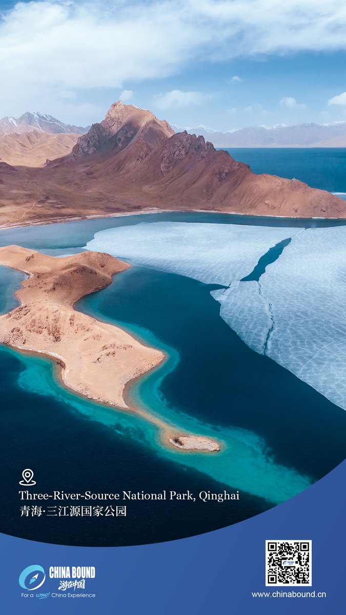 ChinaDaily's tweet image. On #EarthDay, let's journey into Three-River-Source (Sanjiangyuan) National Park in #Qinghai — where the headwaters of the Yangtze, Yellow, and Lancang rivers begin their long path. Here, a deep blue lake lies still like glass, broken only by drifting ice carried on the highland