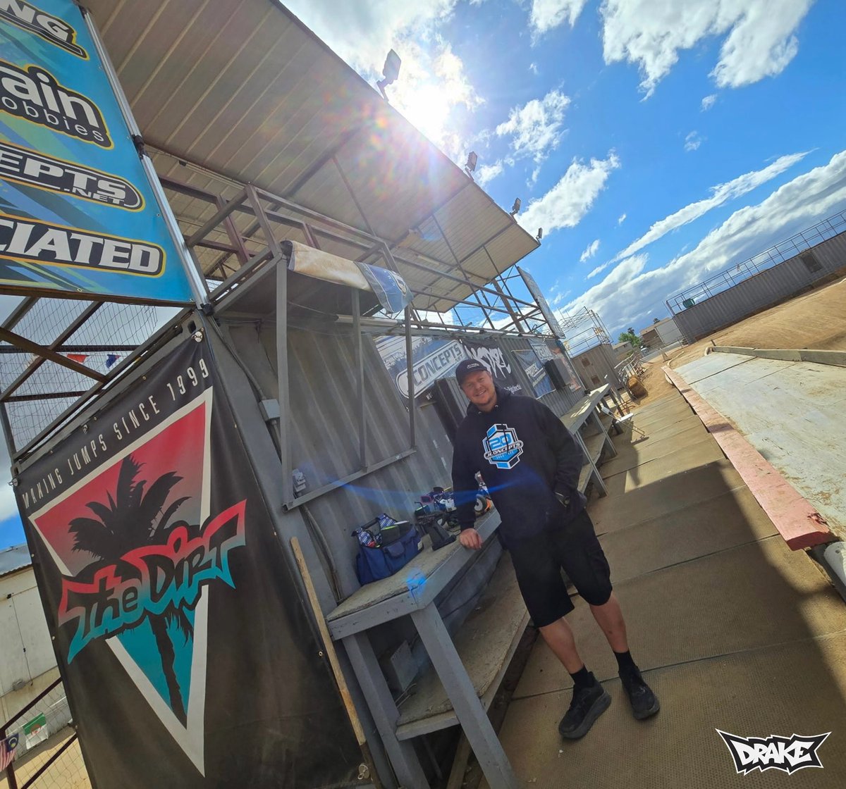 adamdrake117's tweet photo. Afternoon practice session at The Dirt. #drake #drakein #ad4
#MUGENSEIKI 
#OSENGINES 
#JCONCEPTS
#HOBBYWING
#FUTABA 
#PROTEKRC
#AMAINHOBBIES 
#FLASHPOINTRC 
#DARKSIDEDESIGNS
#MIP
#B21AD4
#DRAKEIN
#T10PX
#HobbywingTechnology
#stickitone
#gracing https://t.co/OArbSGVIIb